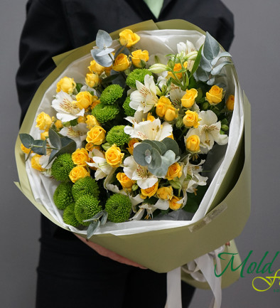 Bouquet with yellow spray roses, ''Sunbeam'' photo 394x433
